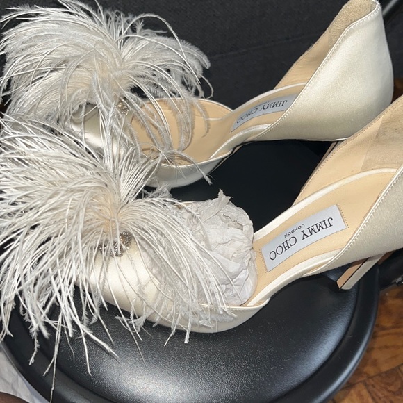 Jimmy Choo Ivory Satin Feather Crystal Heels – Rare & Sold Out | Size 37.5 - Picture 3 of 16